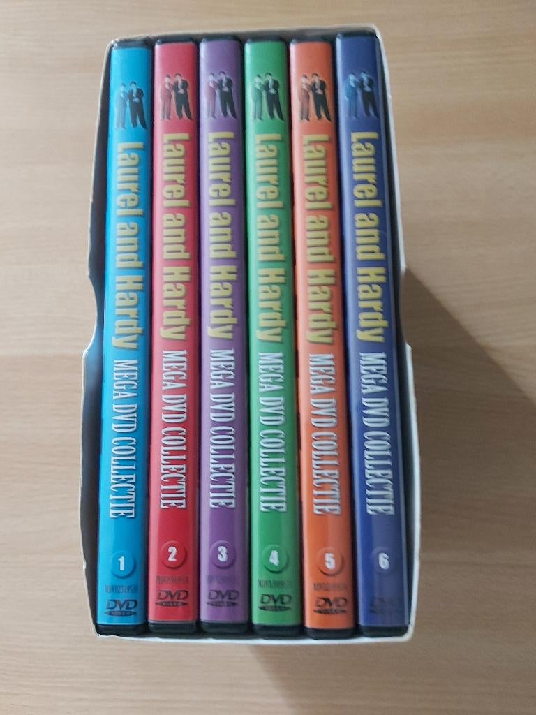 DVD BOX LAUREL AND HARDY, CD & DVD, DVD | Comédie, Comédie d'action, Tous les âges, Coffret, Comme neuf