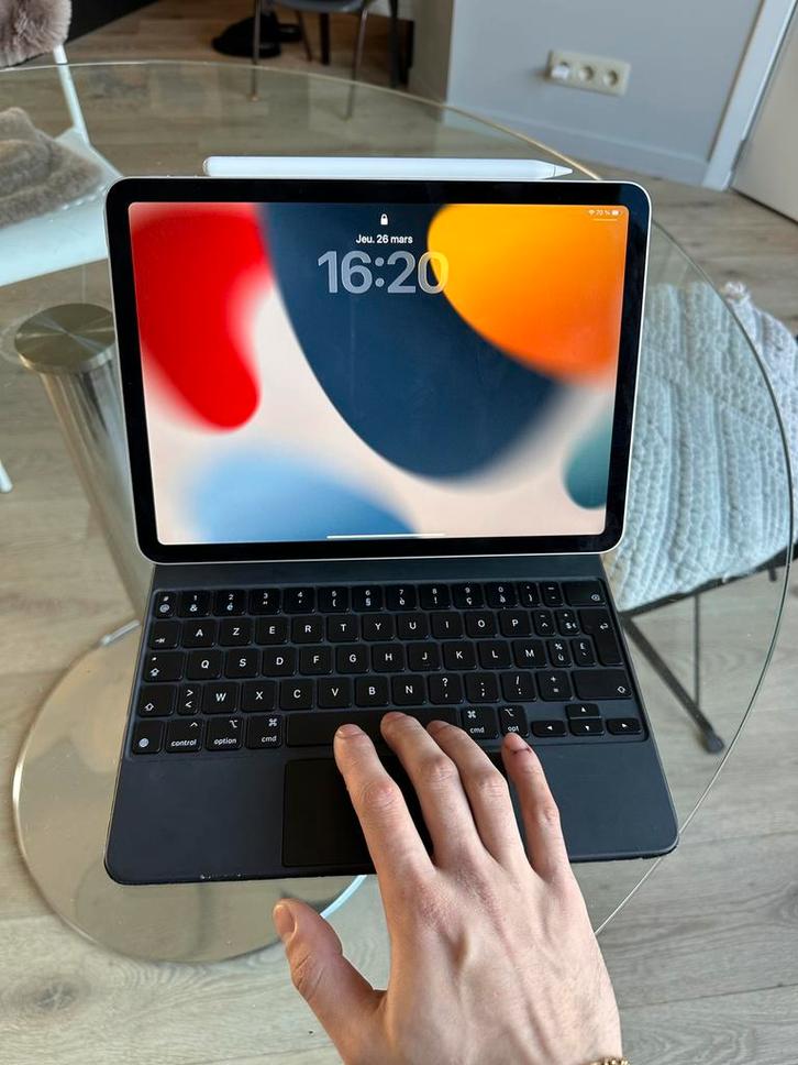 IPAD AIR WI-FI 64GB SILVER+MAGIC KEYBOARD+PENCIL 2ND GEN, Informatique & Logiciels, Apple iPad Tablettes, Utilisé, Apple iPad Air