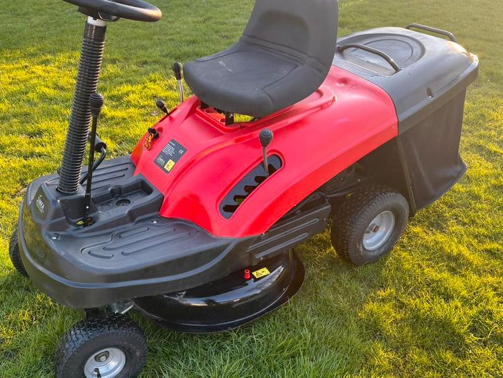 compacte zitmaaier nog zo goed als nieuw, Jardin & Terrasse, Tondeuses autoportées, Bac de ramassage, Enlèvement ou Envoi