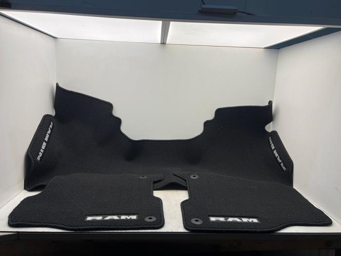 Matten Set van een Dodge RAM, Auto-onderdelen, Interieur en Bekleding, Dodge, Gebruikt, 3 maanden garantie, Ophalen of Verzenden