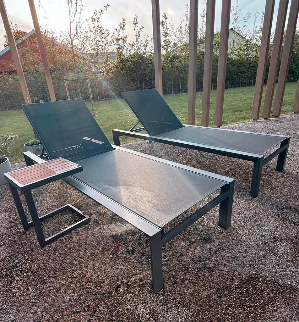 Zo goed als nieuwe design ligstoelen – tafeltje inbegrepen, Jardin & Terrasse, Enlèvement, Comme neuf, Aluminium, Réglable