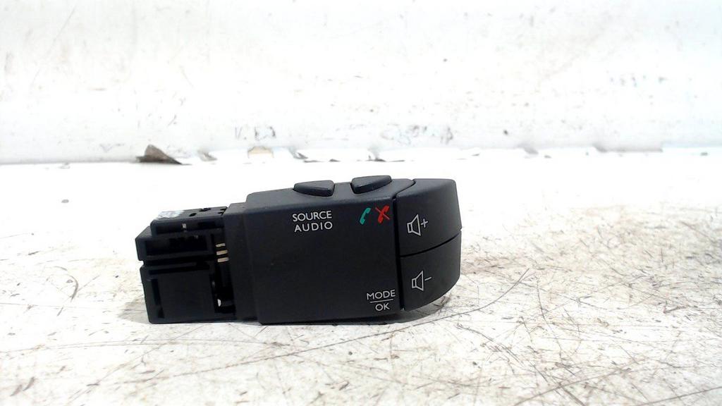 Radio bediening Renault Twingo, Enlèvement ou Envoi, Van der Ven Autorecycling B.V., Onderdelen@venauto.nl, Ettenseweg 76, 4706 PB Roosendaal, The Netherlands