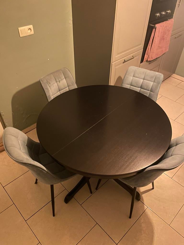 Table + 4 chaises en bon etat 250€ a saisir !, Enlèvement ou Envoi, Neuf