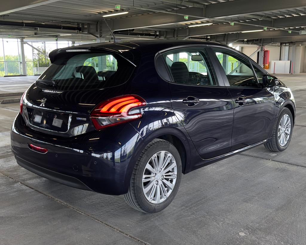 Peugeot 208, Signature 1.2 Benzine bwj 2019 Euro6b lage km!, Autos, Peugeot, Achat, Boîte manuelle, Noir, 5 portes