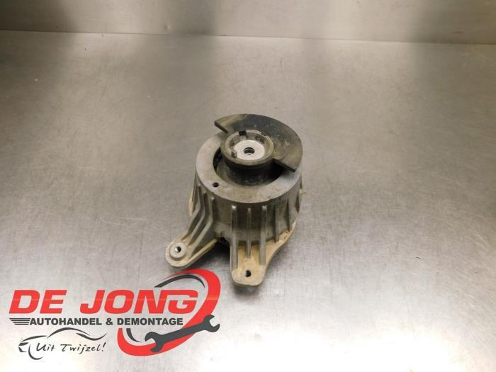 Support moteur d'un Mercedes C-Klasse, Autos : Pièces & Accessoires, Suspension & Châssis, Mercedes-Benz, Utilisé, 3 mois de garantie