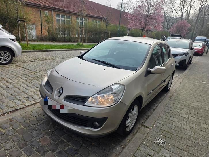 Renault clio automaat, Auto's, Renault, Particulier, Clio, ABS, Airbags, Airconditioning, Bluetooth, Boordcomputer, Centrale vergrendeling