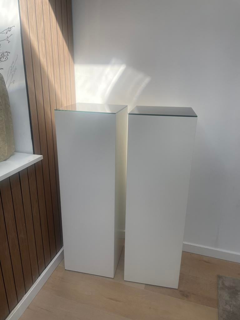 2 zuilen met zwarte glasplaat, Huis en Inrichting, Ophalen, Zo goed als nieuw