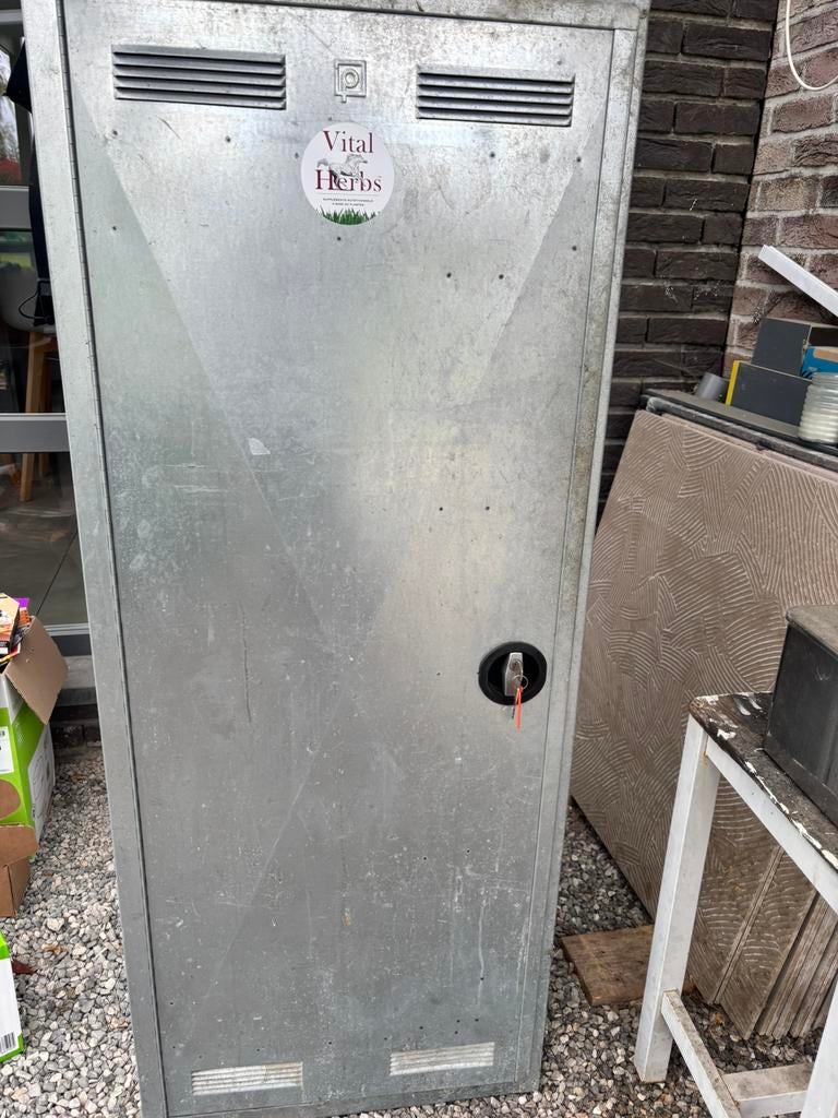 Armoir métallique équitation, Enlèvement, Comme neuf