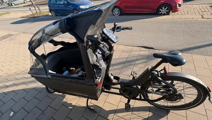 Bakfiets Urban arrow, Fietsen en Brommers, Fietsen | Bakfietsen, Zo goed als nieuw, Overige merken, Goederen, Elektrisch, Huif