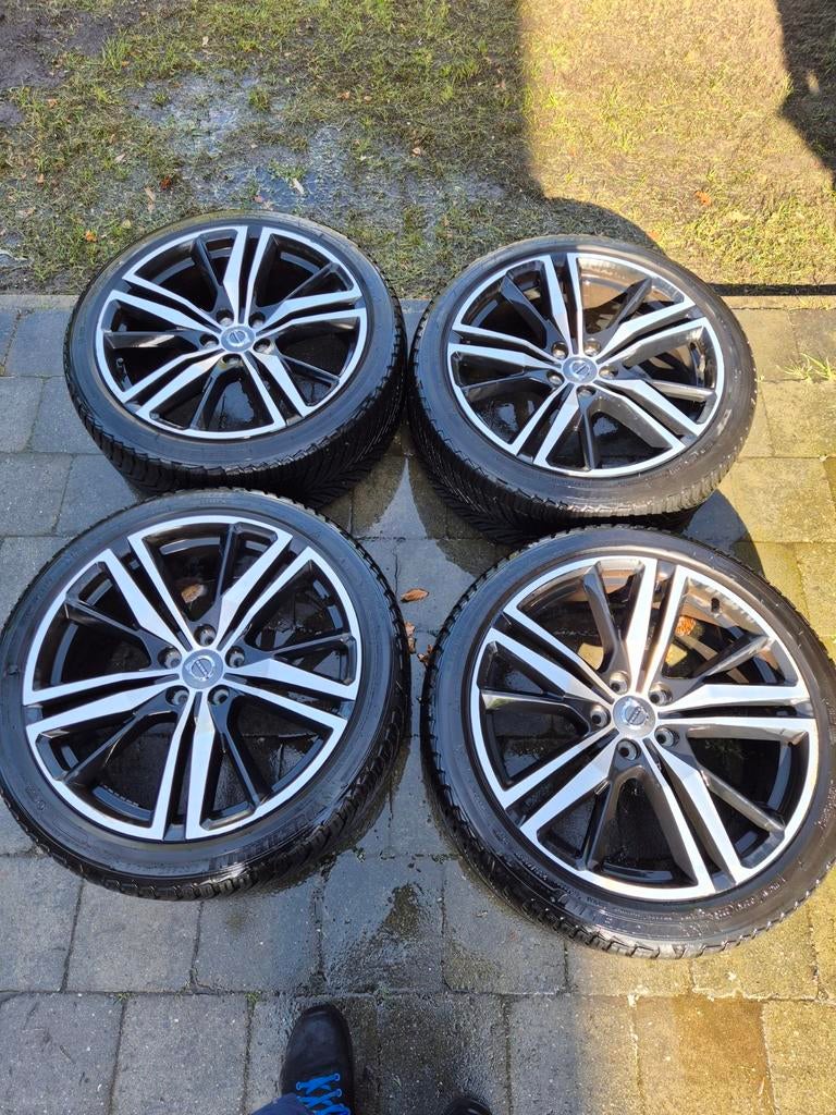 Orginele volvo velgen met goede profiel banden 253/40 R19, Autos : Pièces & Accessoires, Pneus & Jantes, Enlèvement, Pneu(s)