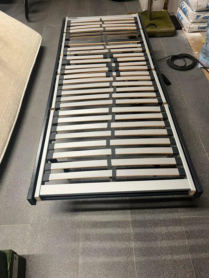Sommier à lattes électrique ajustable - Bossflex - bon état, Maison & Meubles, Chambre à coucher | Matelas & Sommiers, Comme neuf