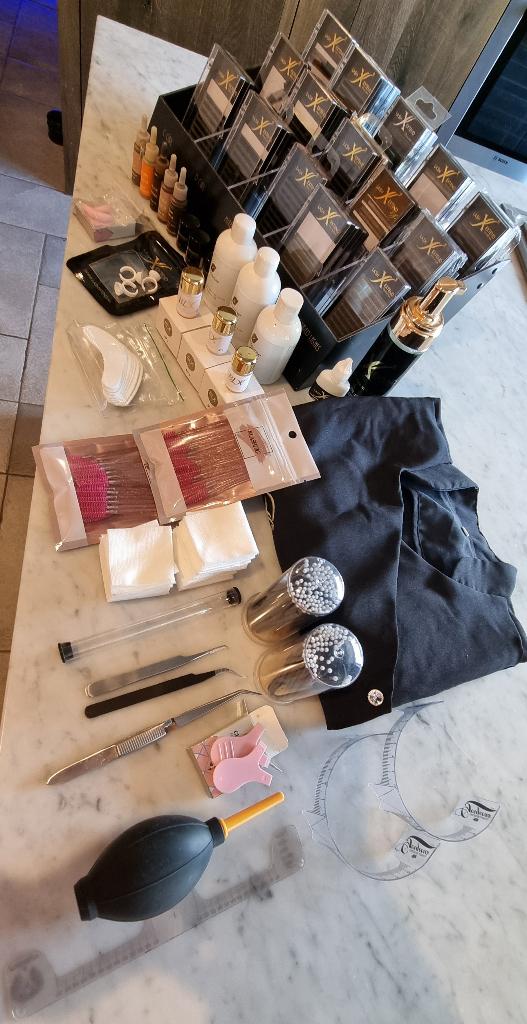 Groot pakket lash extensions en Hennabrow met toebehoren, Ophalen of Verzenden, Zo goed als nieuw, Make-up, Overige kleuren