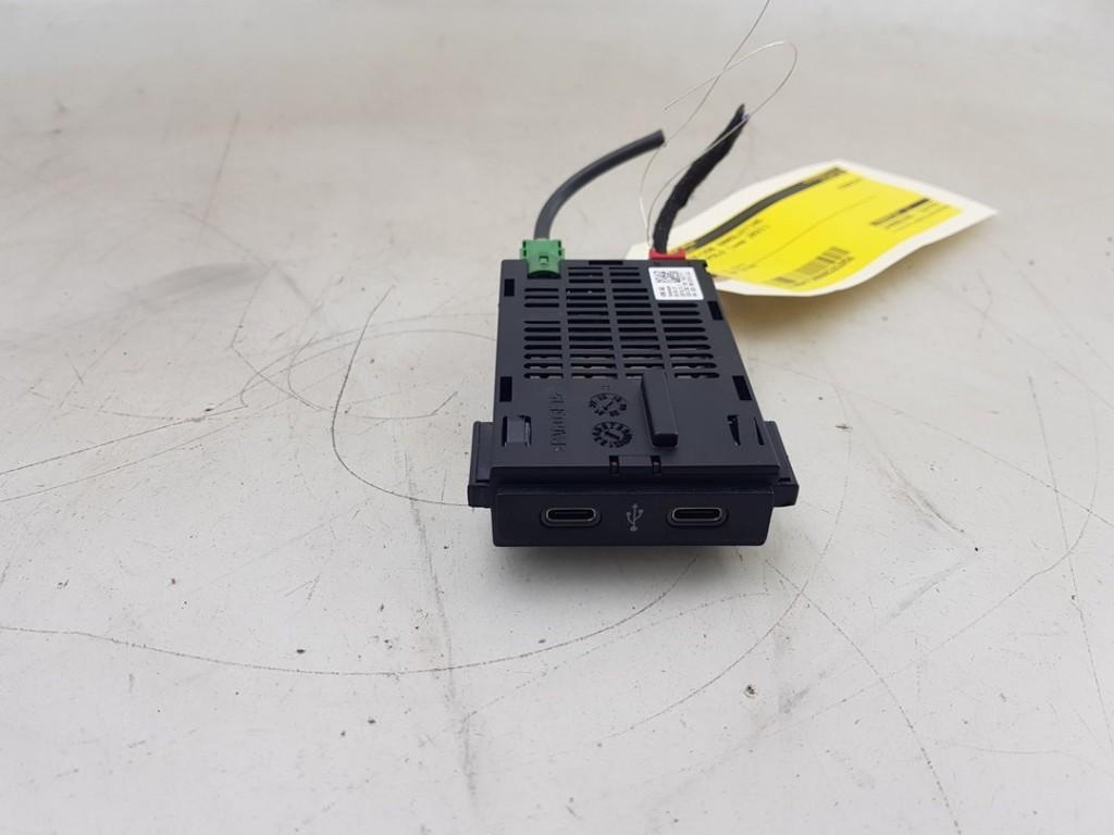 PORT AUX/USB Volkswagen Polo VI (AW1) (|2G6035736|), Dhr. J. Ham, Volkswagen, Administratie@autoham.nl, Utilisé