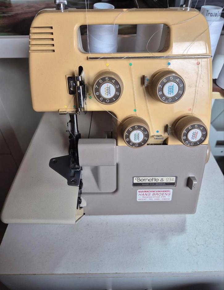 Overlock machine Bernina Bernette, Hobby en Vrije tijd, Naaimachines en Toebehoren, Gebruikt, Lockmachine, Bernina, Ophalen
