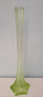 Groene glazen vaas, Huis en Inrichting, Ophalen of Verzenden, Minder dan 50 cm, Groen, Glas