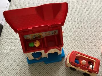 Fisher price autobusje met poppetjes beschikbaar voor biedingen