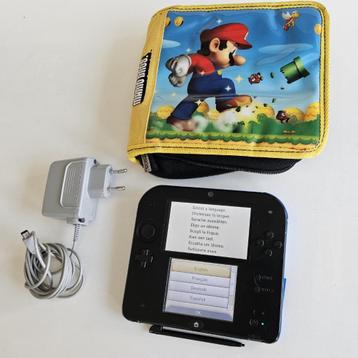Nintendo 2 DS console met 4 x 3DS games en Mario tas beschikbaar voor biedingen