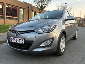 Hyundai i20 - Gekeurd verkoop, Auto's, Hyundai, Euro 5, Stof, Particulier, Zilver of Grijs