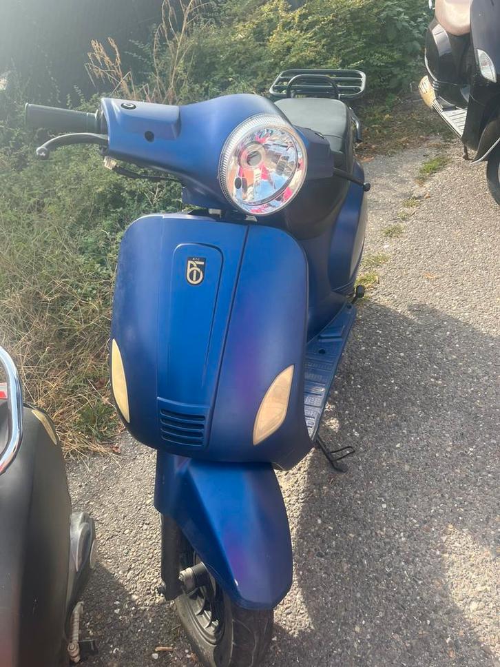 Btc riva 50cc A KLASSE ( onderdelen of voor handige harry), Fietsen en Brommers, Brommeronderdelen | Scooters, Zo goed als nieuw