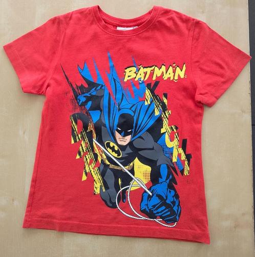 Mooie rode t-shirt Batman, maat 122, Kinderen en Baby's, Kinderkleding | Maat 122, Gebruikt, Jongen, Shirt of Longsleeve, Ophalen of Verzenden