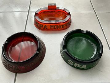 Set van 3 oude SPA-waterasbakken beschikbaar voor biedingen