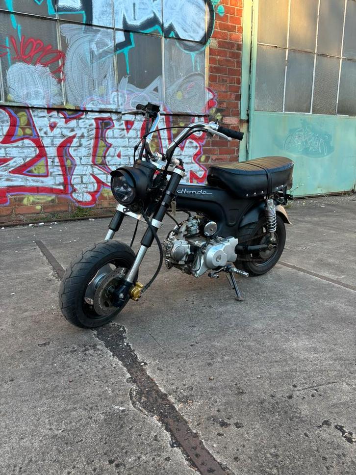 Dax B-klasse Custom (USD-Voorvork, schijfrem, Spatborden), Fietsen en Brommers, Brommers | Overige merken, Ophalen