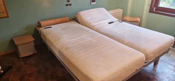 Auping elektrisch verstelbaar dubbel bed met bedmeubels, Huis en Inrichting, Slaapkamer | Bedden, Gebruikt, Tweepersoons, Overige maten