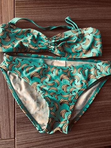 Groene bikini met bananen, maat 134/140