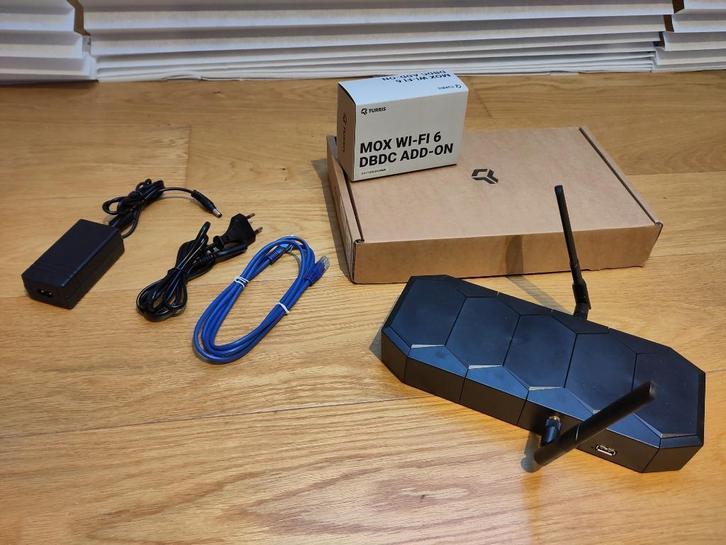 Routeur Wifi modulaire Turris MOX, Informatique & Logiciels, Routeurs & Modems, Comme neuf, Routeur, Enlèvement ou Envoi