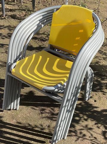 Stoelen beschikbaar voor biedingen