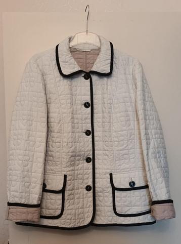 Belle veste demi saison blanc cassé bordée noir taille 42/44
