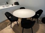 Table contemporaine en marbre blanc V-LAB + 4 chaises, Comme neuf, Enlèvement, 4 à 6 chaises