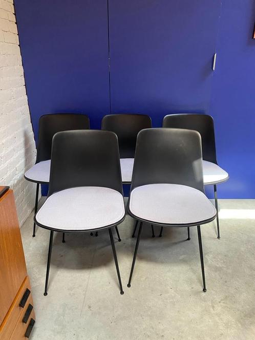 5x &Tradition Rely chair zwart, Huis en Inrichting, Stoelen, Zo goed als nieuw, Vijf, Zes of meer stoelen, Kunststof, Stof, Zwart