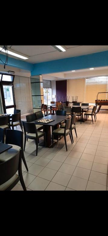 Goede Horeca tafels en stoelen en koelkast  beschikbaar voor biedingen