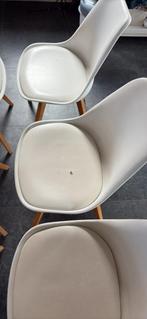 Zes witte stoelen met eiken onderstel, Huis en Inrichting, Ophalen, Gebruikt, Wit, Modern