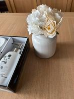Wit vaasje en bloemen IKEA, Ophalen of Verzenden, Zo goed als nieuw