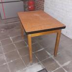 Oude houten tafel, Enlèvement