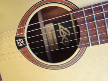 Guitare tramontane 70 T70A NAT, Musique & Instruments, Enlèvement ou Envoi, Comme neuf, Guitare Western ou Guitare Folk, Avec valise