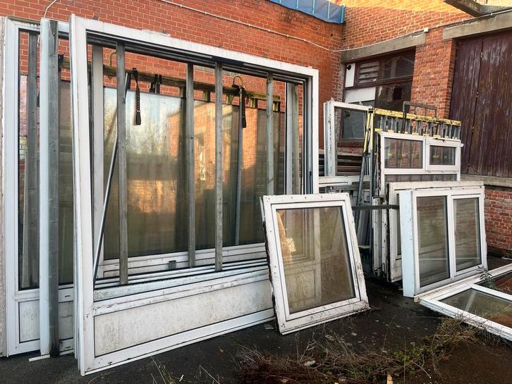 Fenêtres différentes PVC double vitrage, Bricolage & Construction, Vitres, Châssis & Fenêtres, Comme neuf, Double vitrage, Enlèvement