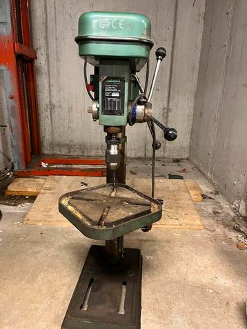 Kolomboormachine. Goede staat ! beschikbaar voor biedingen