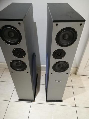 Denon Toren speakers, kast beschadigd beschikbaar voor biedingen
