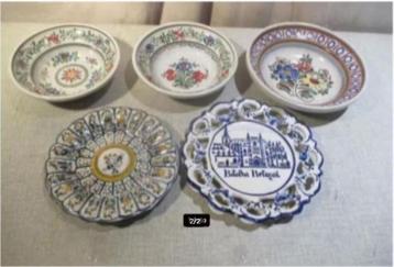 5 Prachtige Beschilderde Keramieke Kommen en Borden beschikbaar voor biedingen