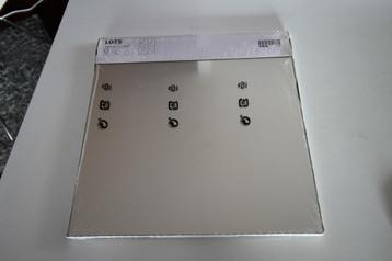 64x Ikea Lots Spiegels 30x30cm beschikbaar voor biedingen