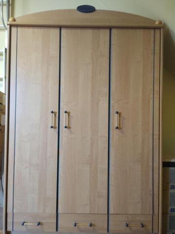 Volledige baby/ kinderkamer beschikbaar voor biedingen