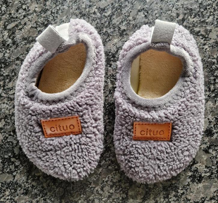 Ongedragen antislip pantoffels EU 22.5 (lengte voet:13.6 cm), Kinderen en Baby's, Kinderkleding | Schoenen en Sokken, Nieuw, Overige typen