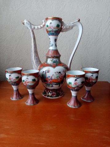Likeurkaraf/vier glazen van Chinees porselein 1970  beschikbaar voor biedingen