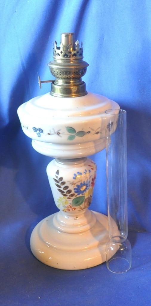 lampe a petrole opaline fleur peint en relief, Antiek en Kunst, Antiek | Verlichting, Ophalen of Verzenden