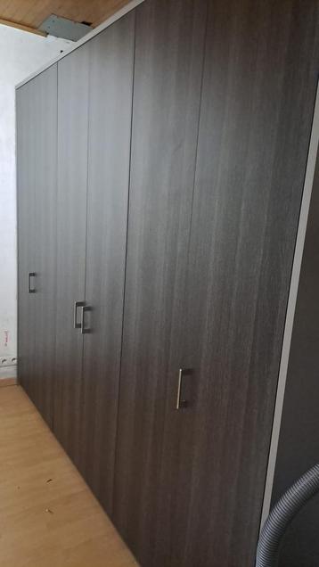 Kast te koop beschikbaar voor biedingen