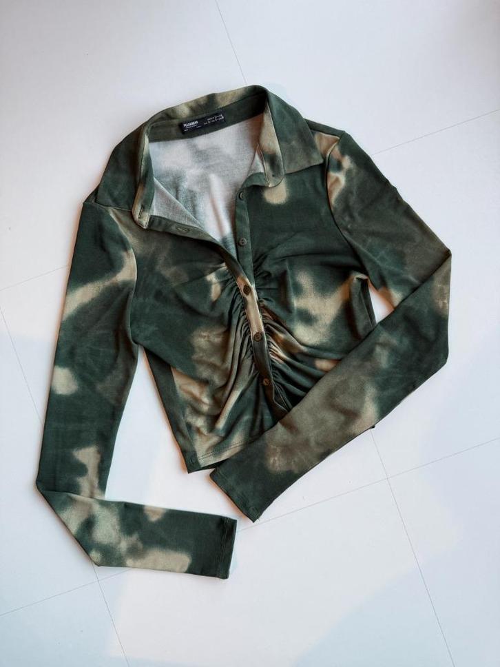 Groene tie-dye longsleeve met knopen (PULL&BEAR - S), Kleding | Dames, Topjes, Zo goed als nieuw, Maat 36 (S), Groen, Lange mouw
