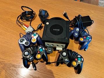 Zwarte GameCube console + 4 controllers + memory card  beschikbaar voor biedingen